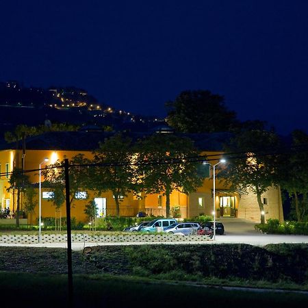 Relais Villa Fornari Камерино Екстериор снимка