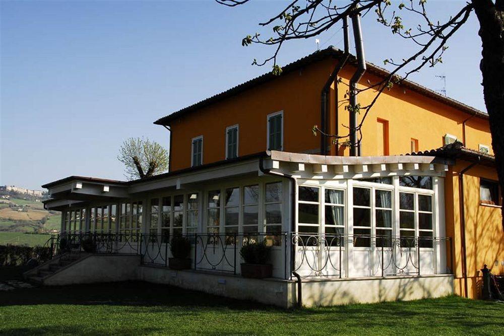 Relais Villa Fornari Камерино Екстериор снимка